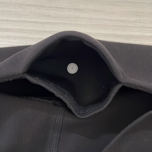 Lulu lemon biker shorts - Picture 4 of 5